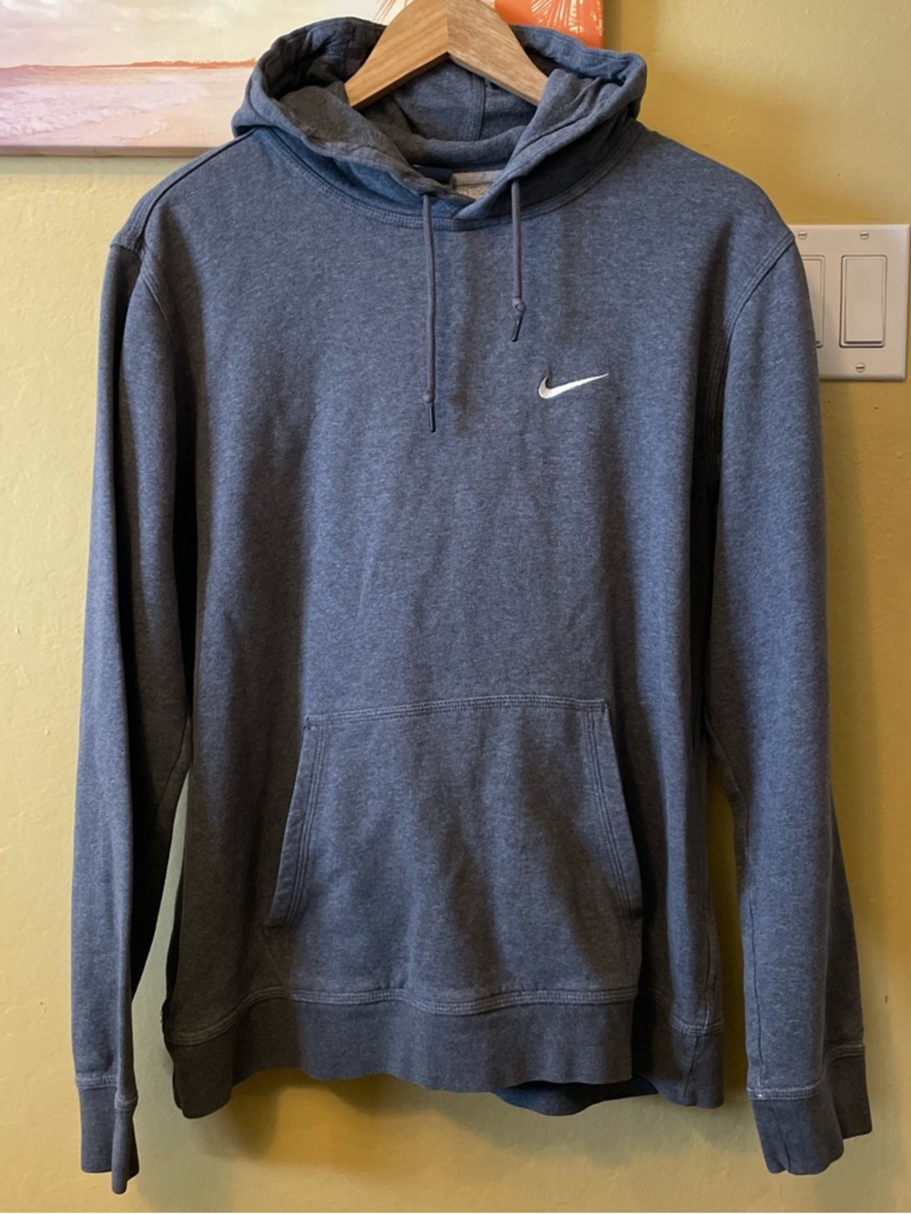 Nike Men’s Dark Gray Pullover Hoodie with White Swoosh Size Large